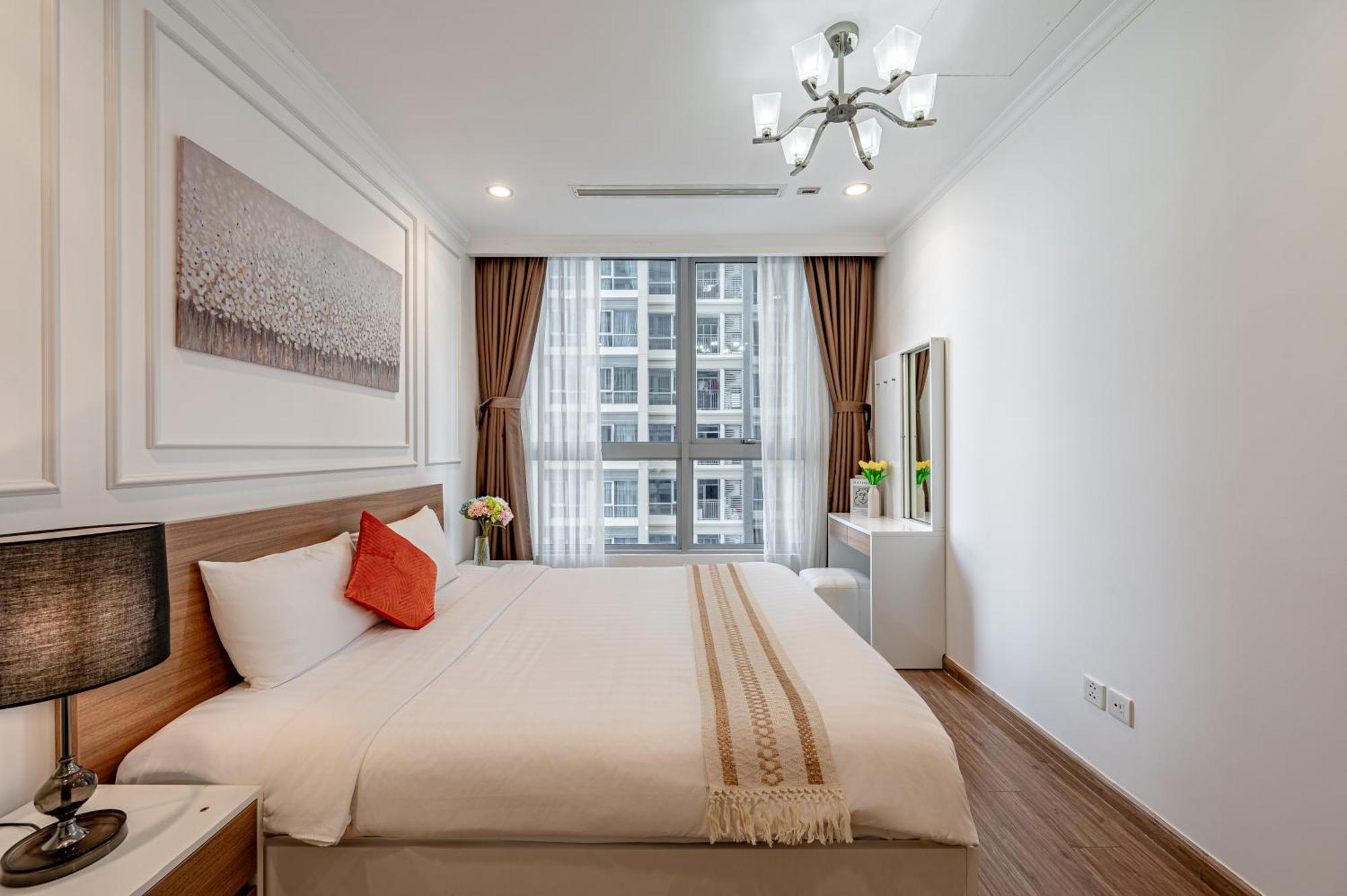 Vinhomes Romantic * TP. Hồ Chí Minh