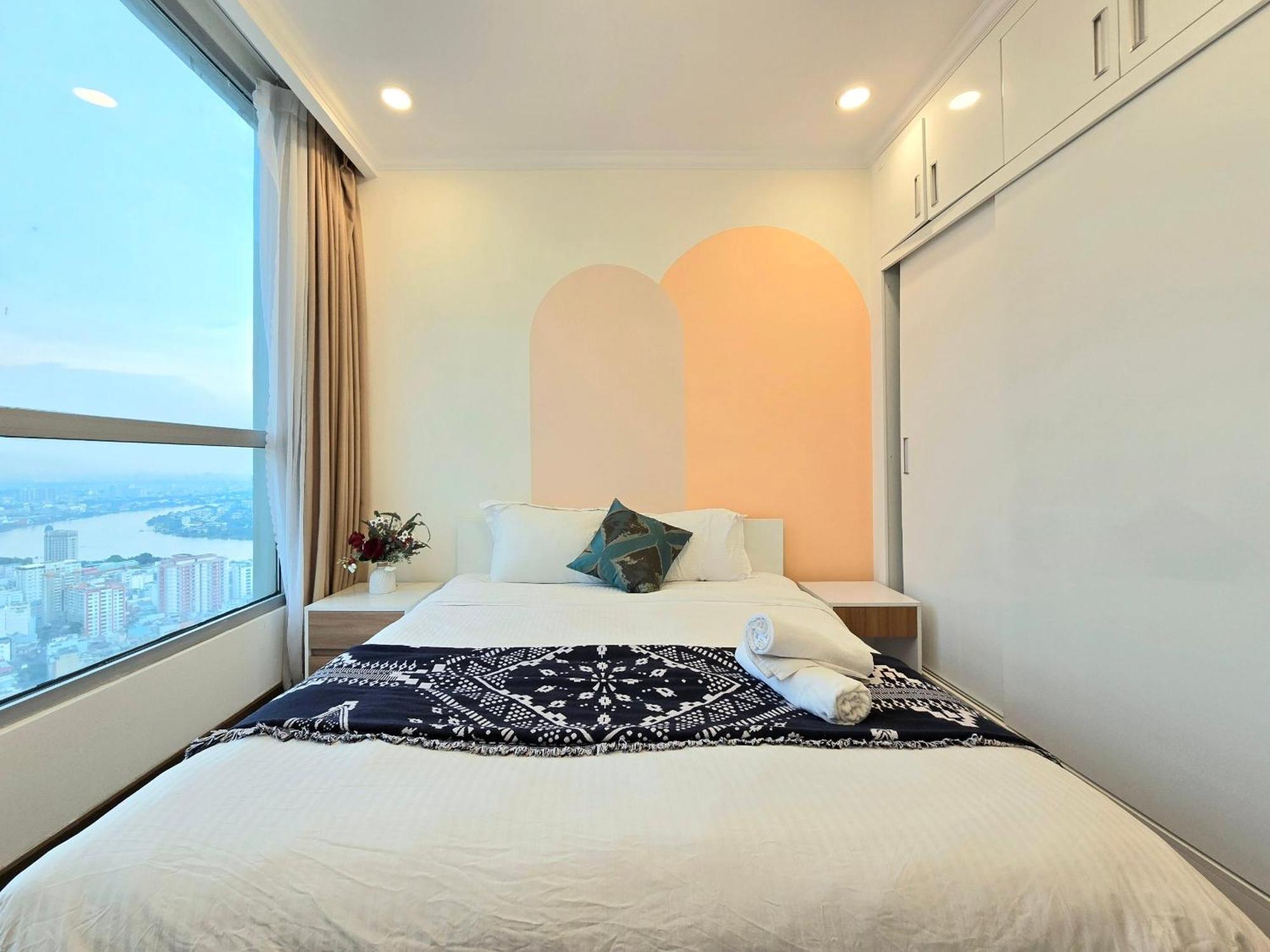 Vinhomes Romantic * TP. Hồ Chí Minh