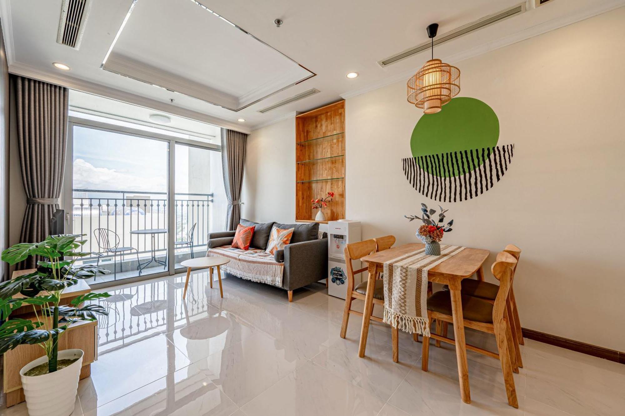Vinhomes Romantic * TP. Hồ Chí Minh